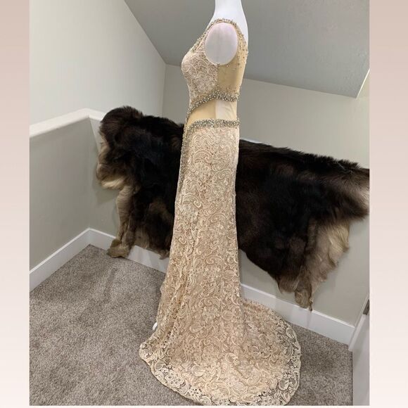 New Gorgeous Floral Lace With Beaded One Shoulder Gown - Picture 13 of 14